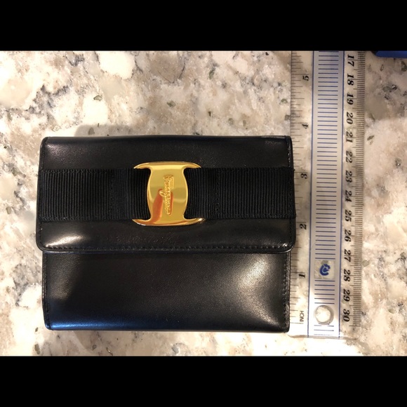 Authentic Vintage Salvatore Ferragamo Wallet - Picture 7 of 8